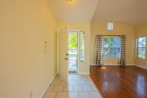  Photo 0