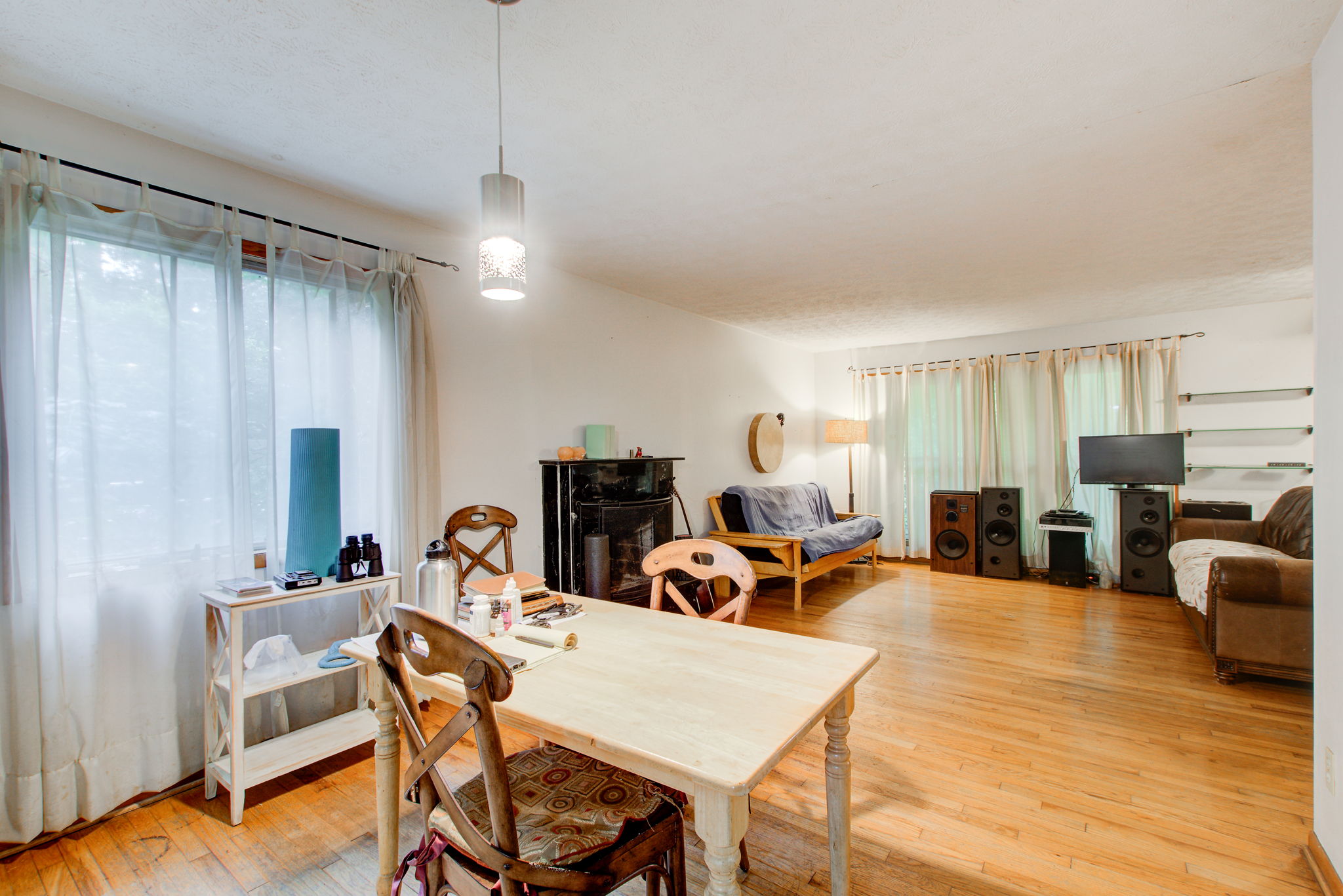7 Dining A w Living Room