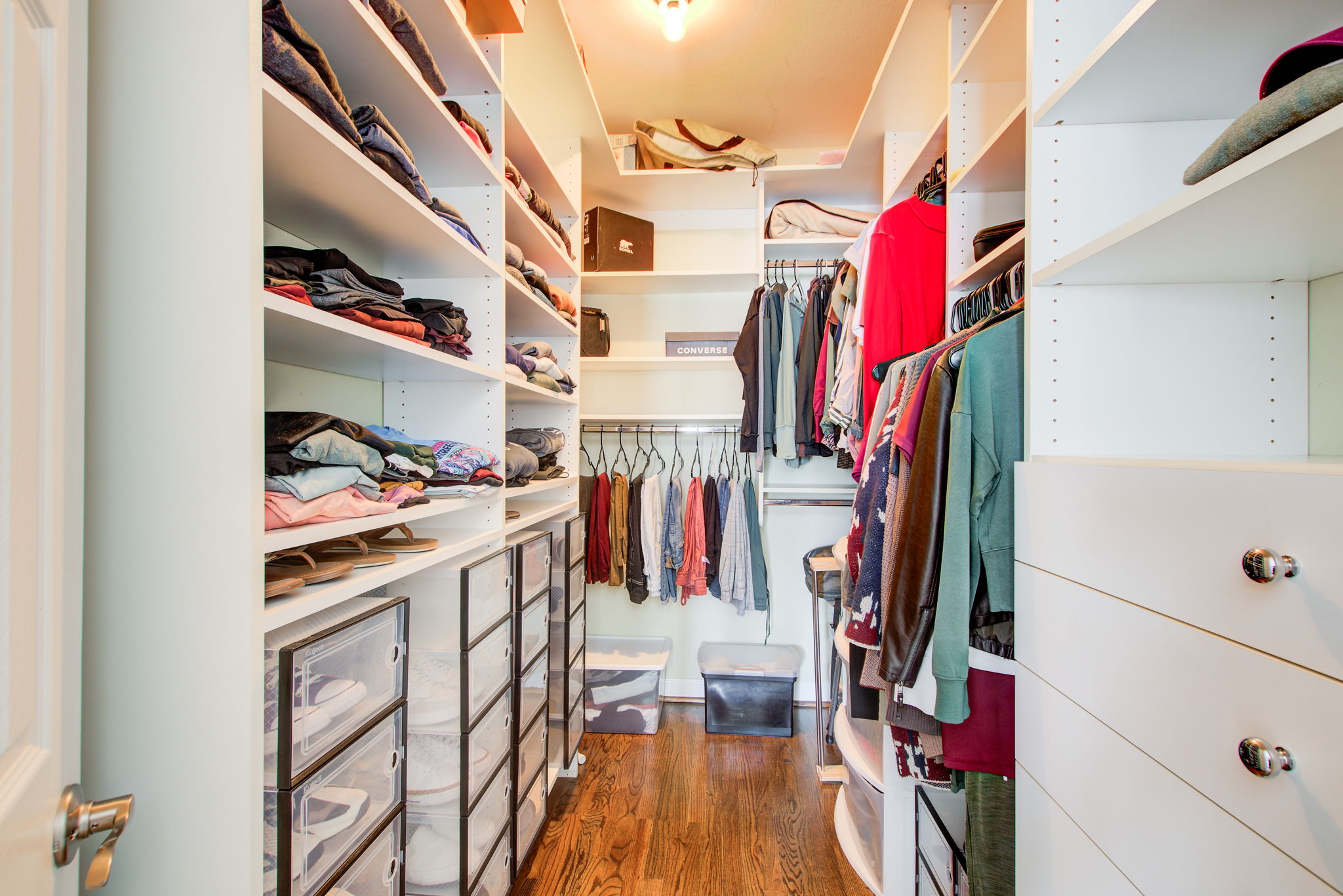 16 Main BR Walk In Closet