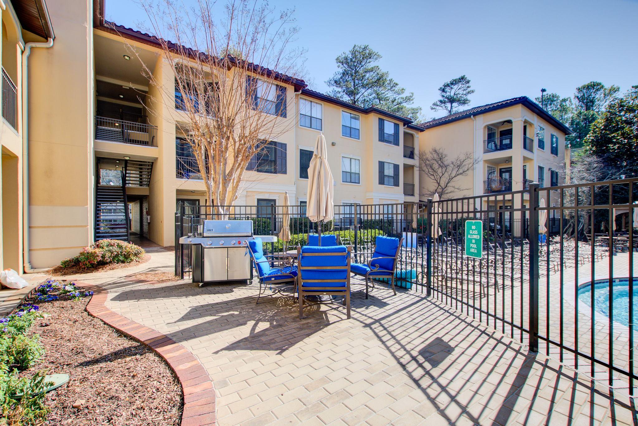 23 Exterior Outdoor Cooking Area w Pool