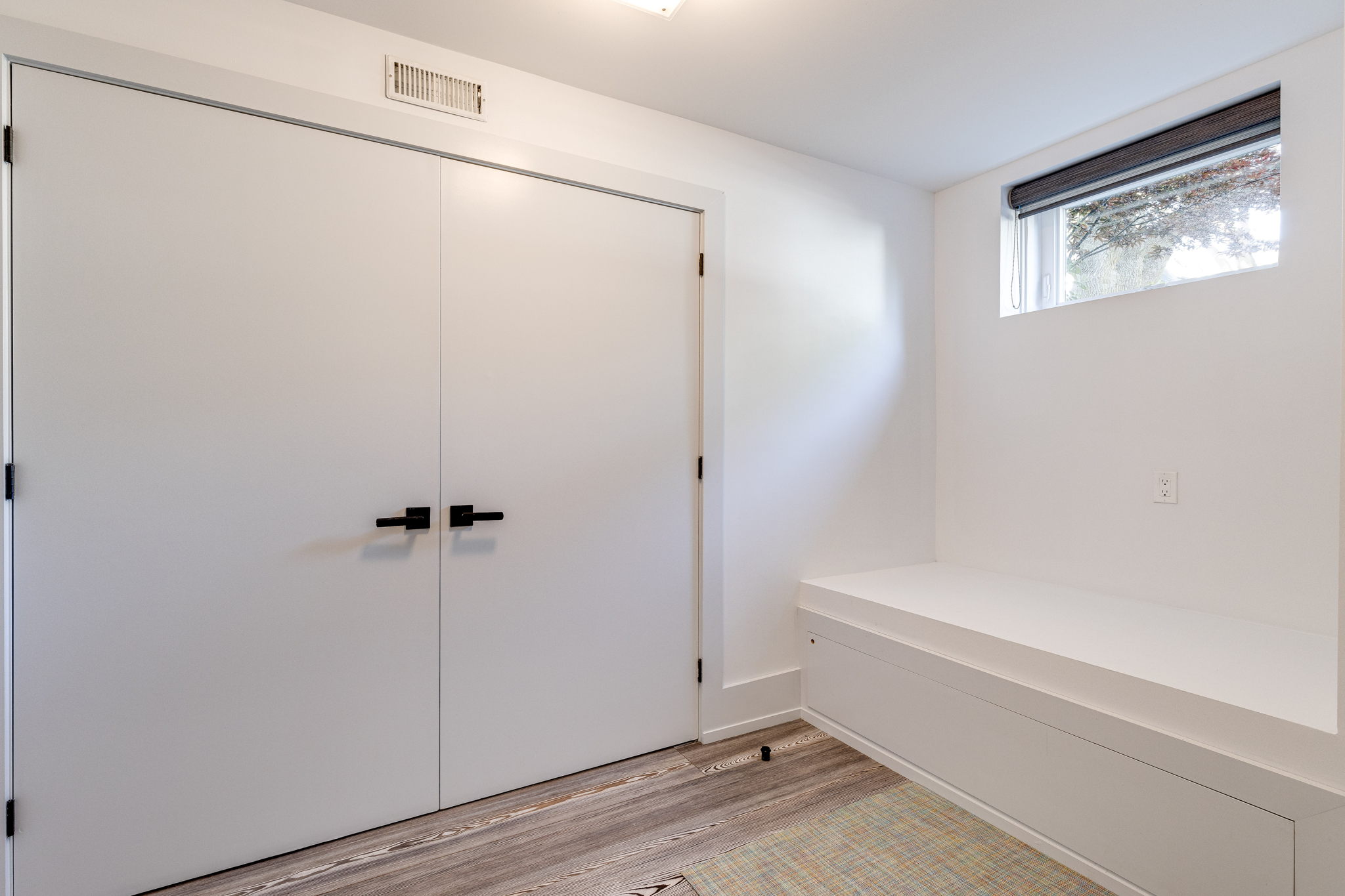 Toronto property showcase — delivered property photograph 40