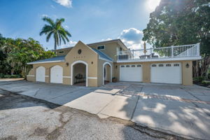 Front Exterior4
