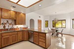 Kitchen/Breakfast Area