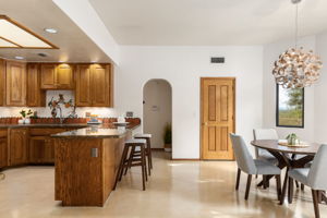 Kitchen/Breakfast Bar
