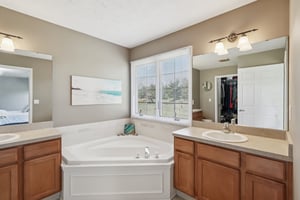 Briar Lakes Dr-S0710-048.jpg
