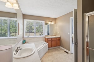 Briar Lakes Dr-S0710-051.jpg