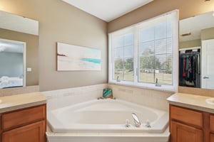Briar Lakes Dr-S0710-052.jpg