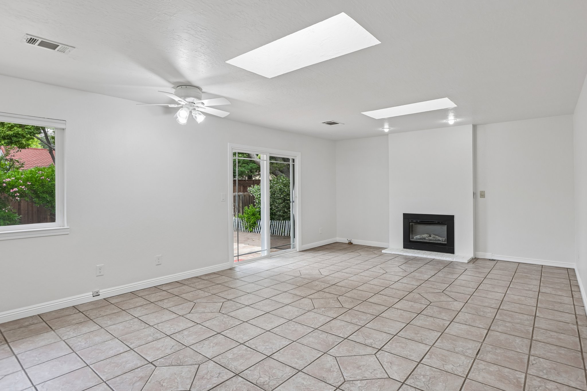 Cowell Rd-S3005-013.jpg