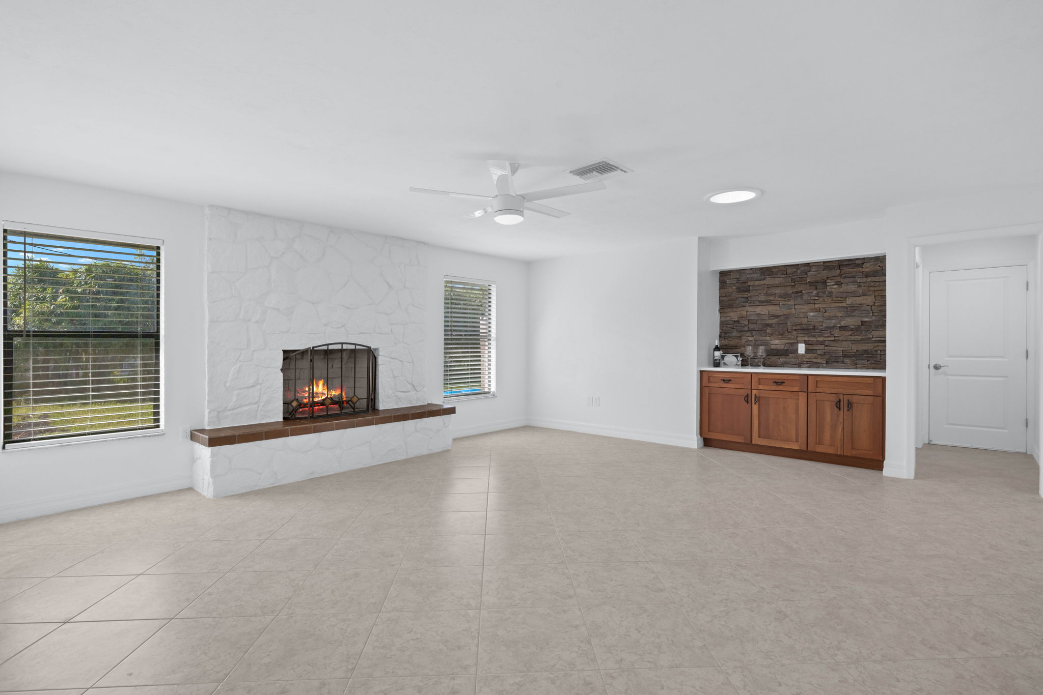 living - virtual staging