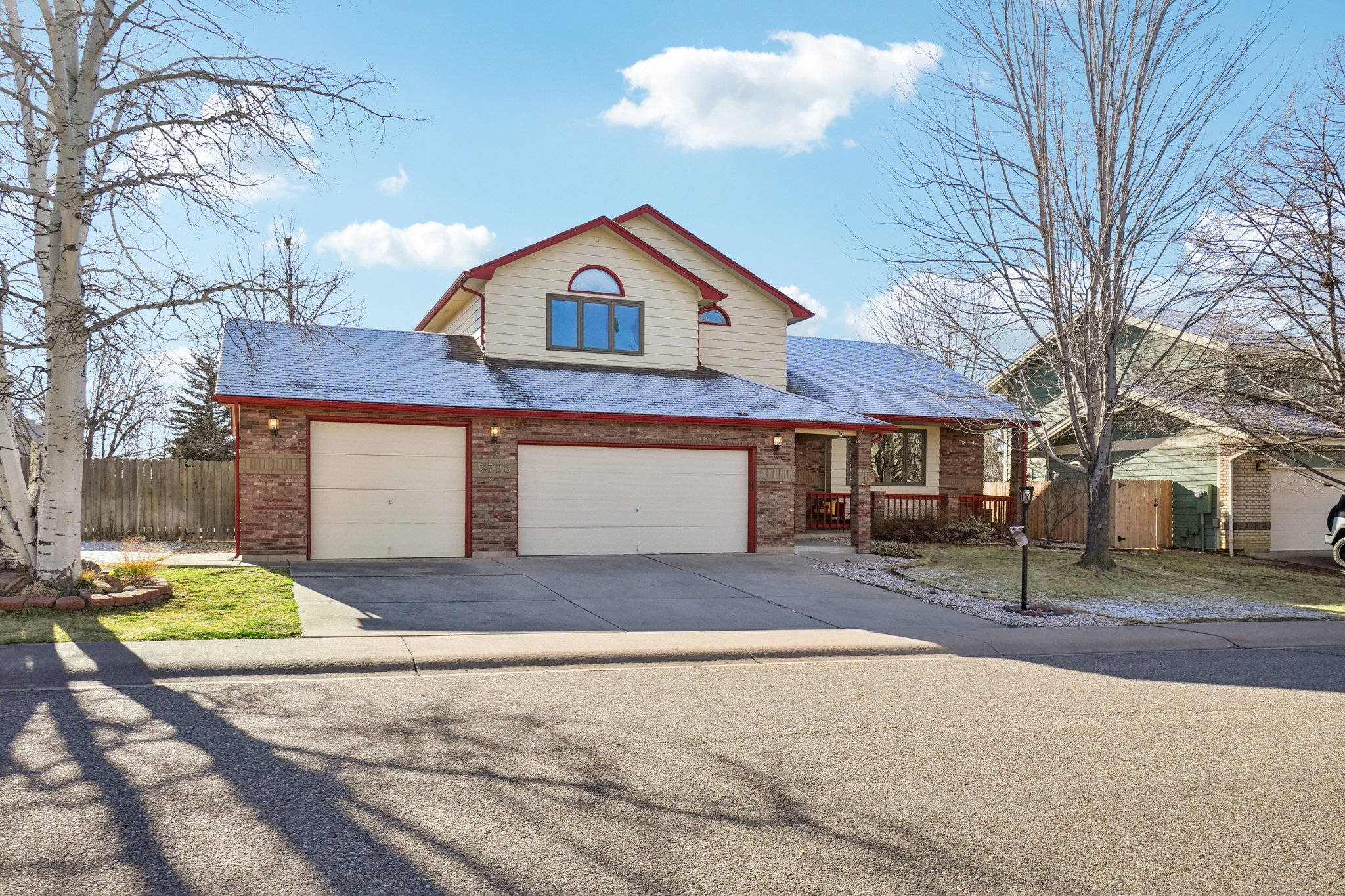 Larkspur Dr-S1203-004.jpg