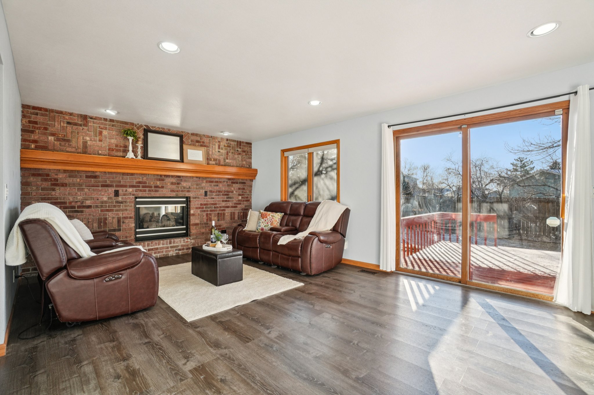 Larkspur Dr-S1203-009.jpg