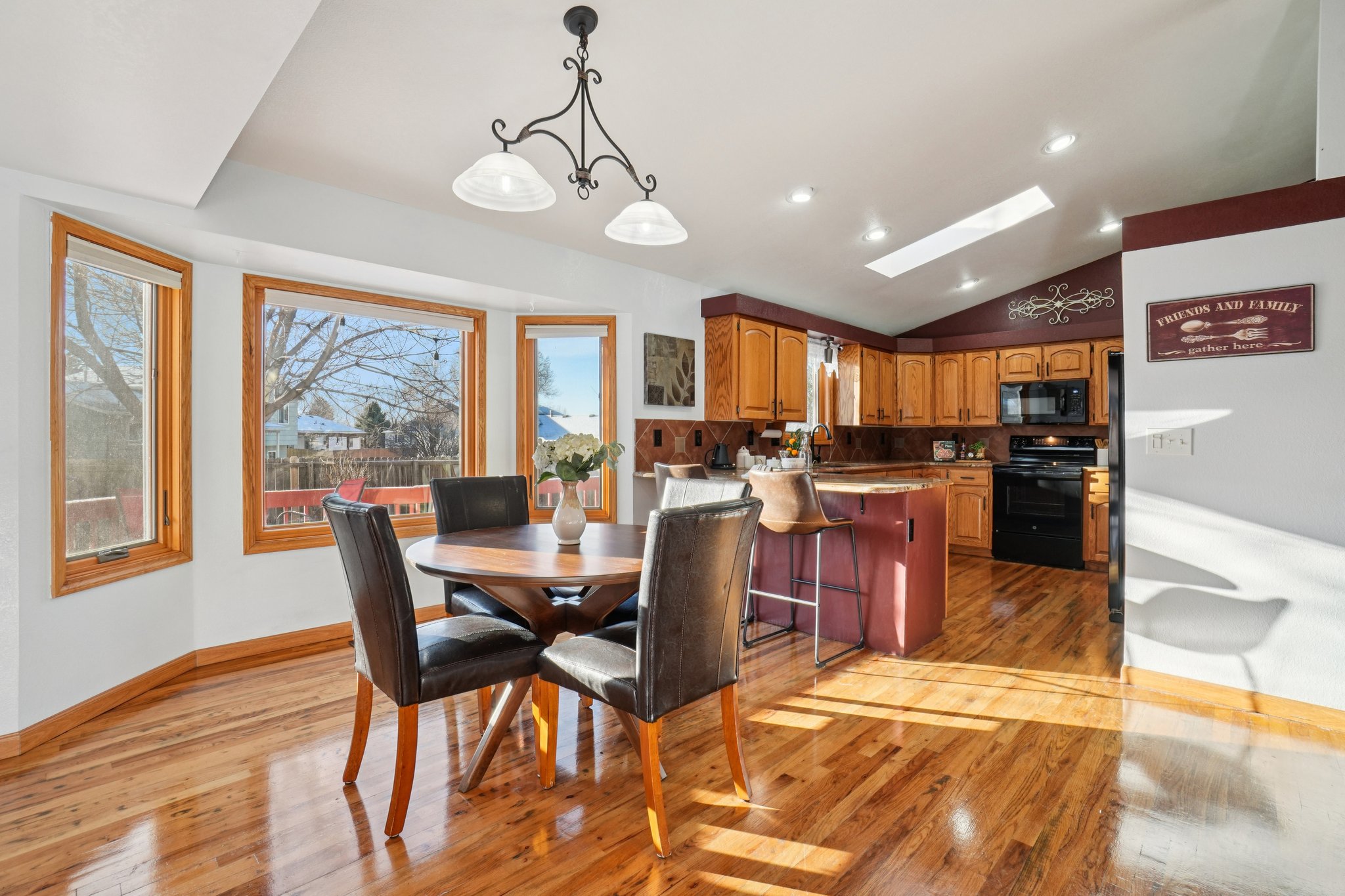 Larkspur Dr-S1203-011.jpg
