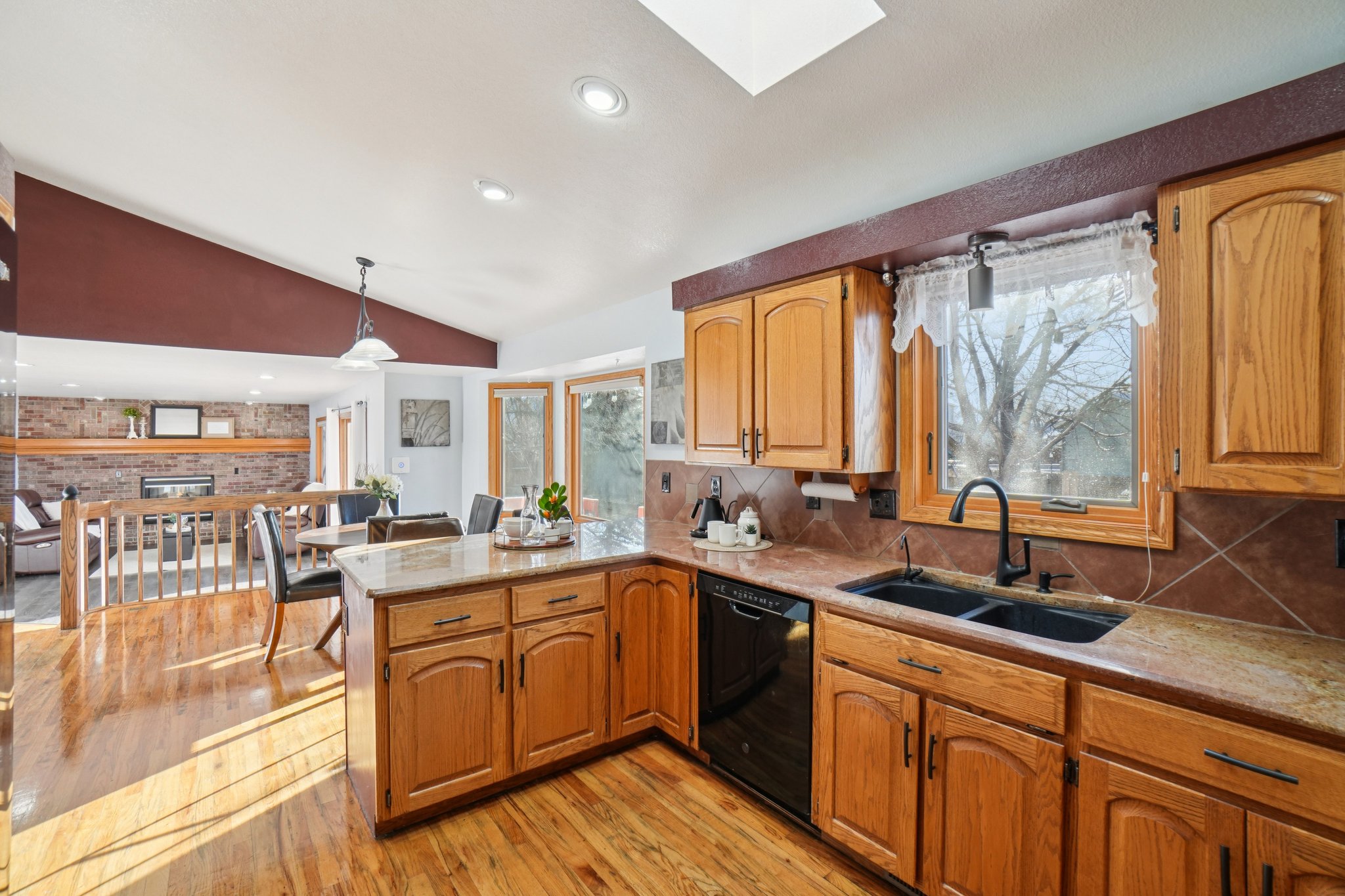 Larkspur Dr-S1203-015.jpg