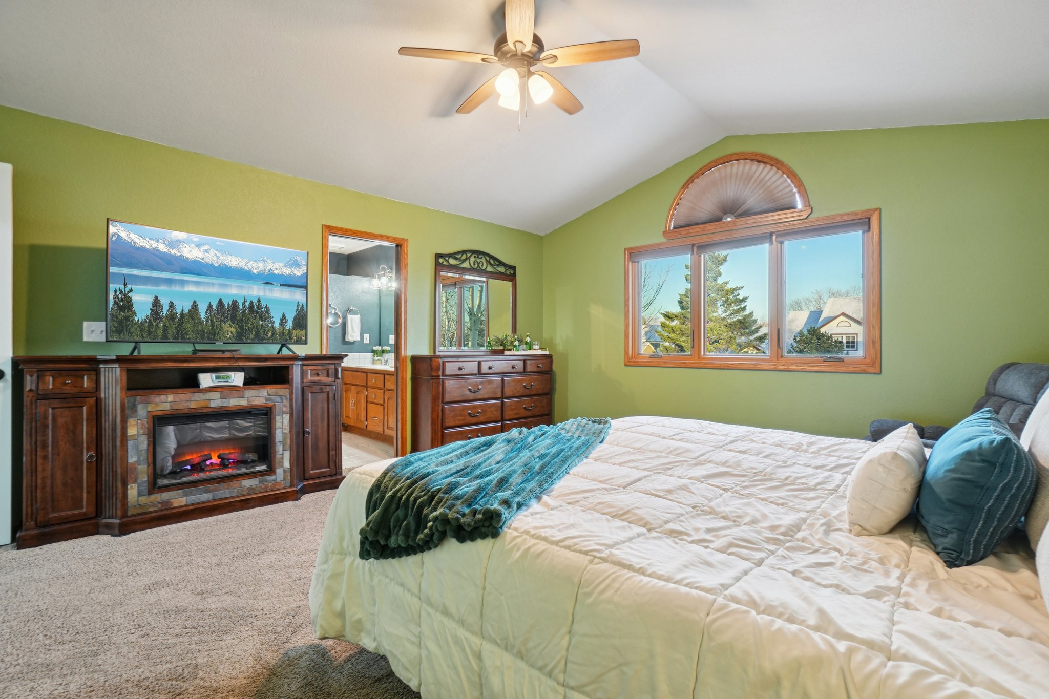 Larkspur Dr-S1203-021.jpg
