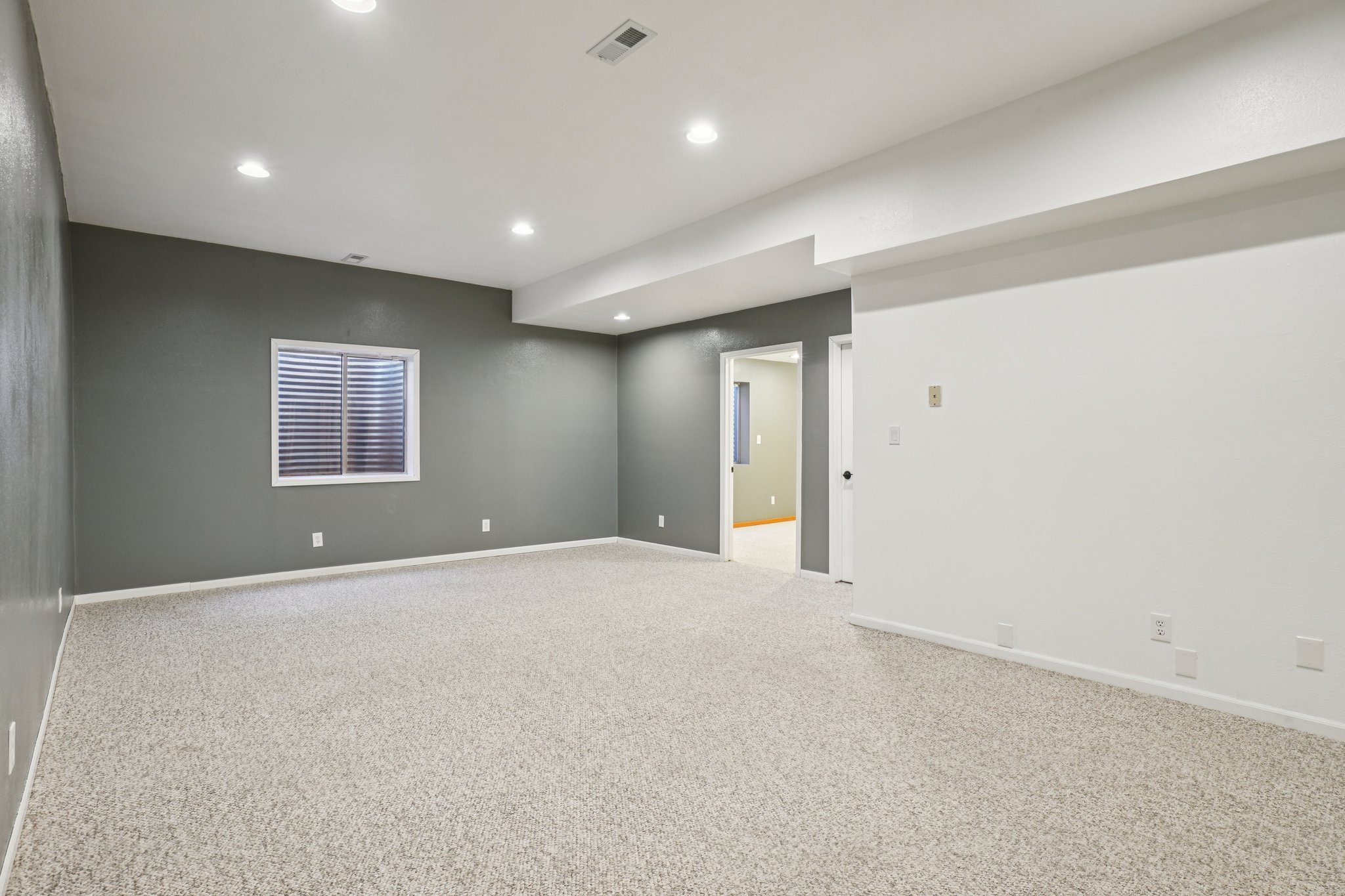Larkspur Dr-S1203-030.jpg
