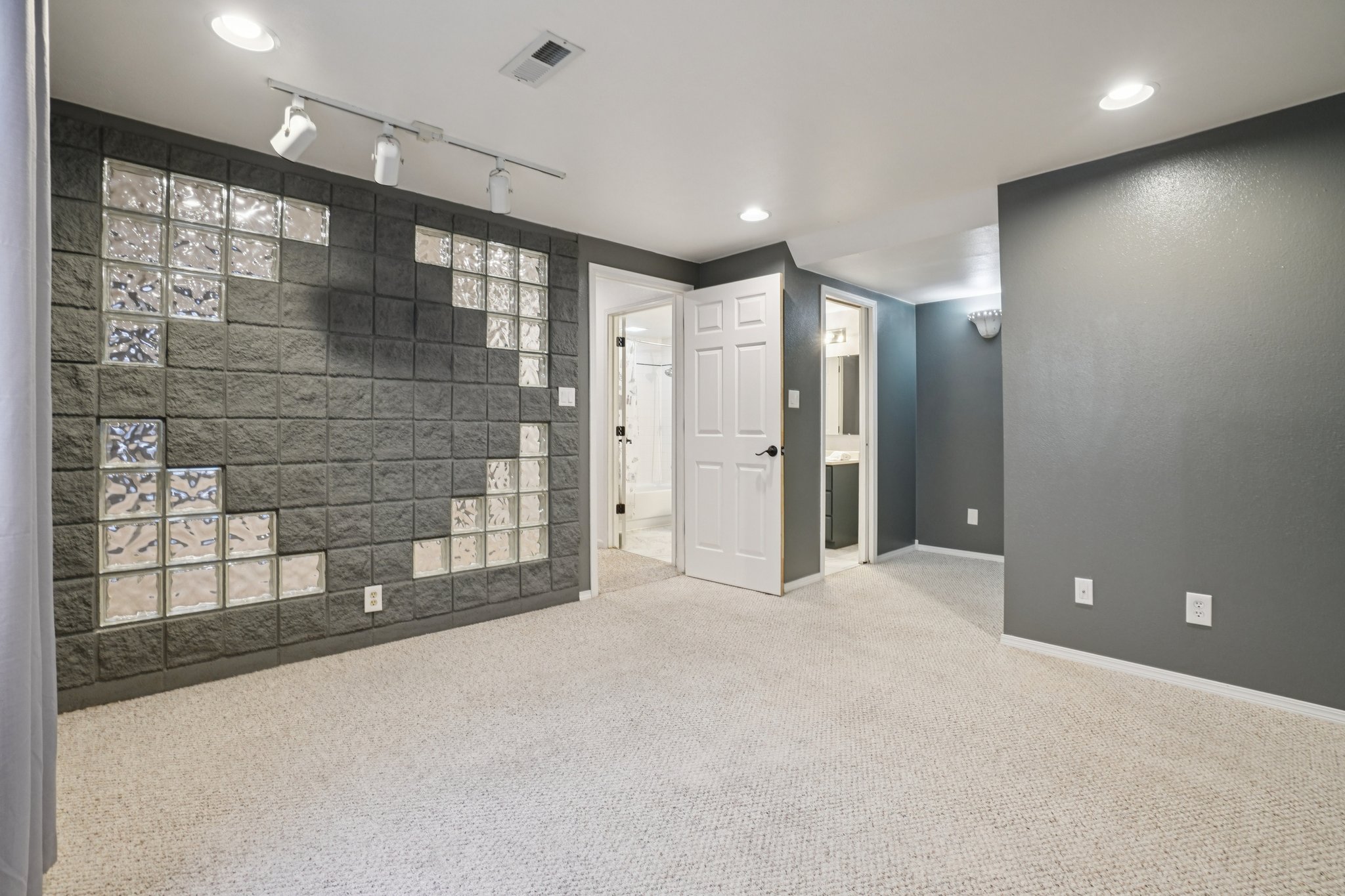 Larkspur Dr-S1203-035.jpg