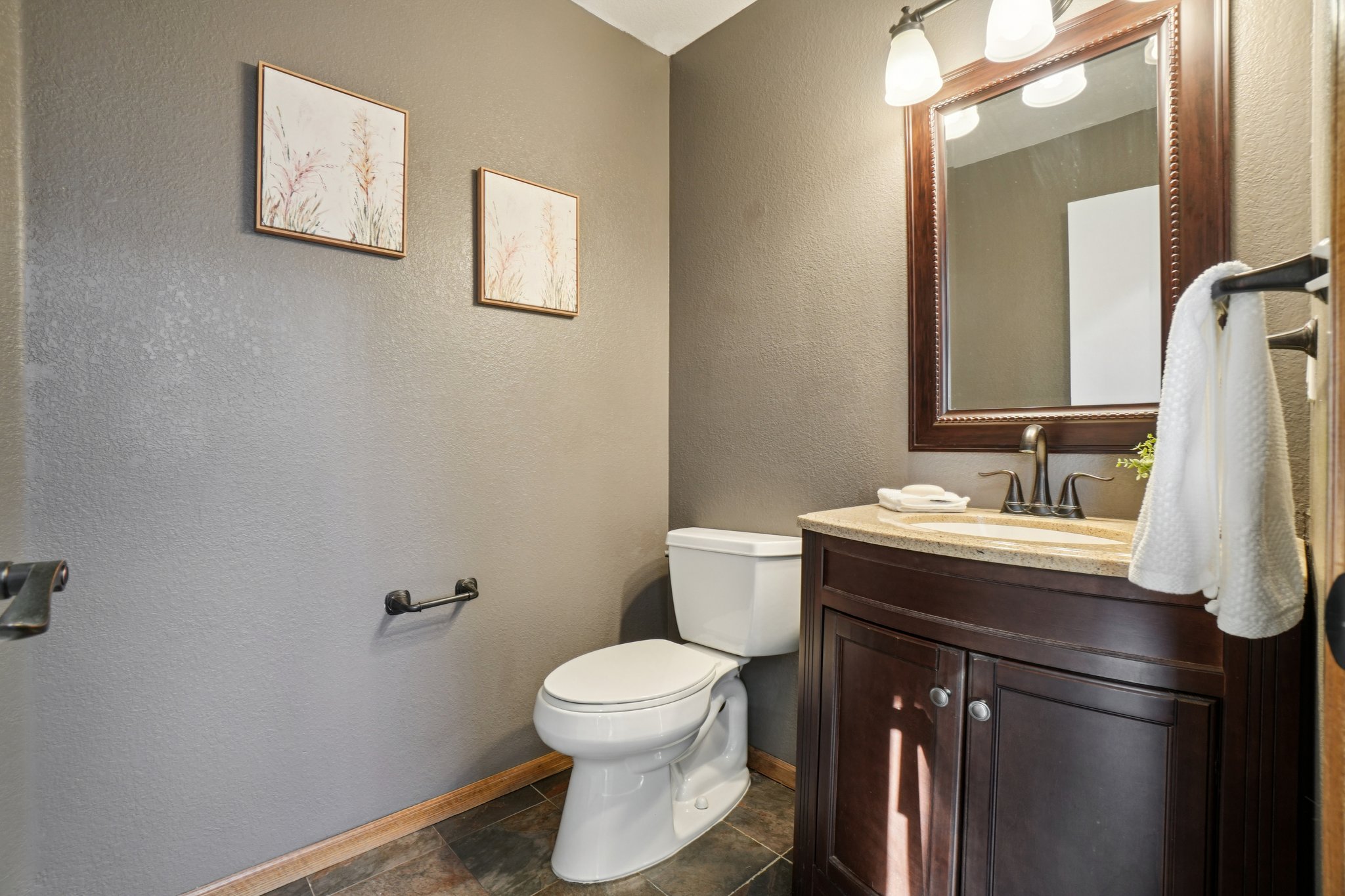 Larkspur Dr-S1203-037.jpg