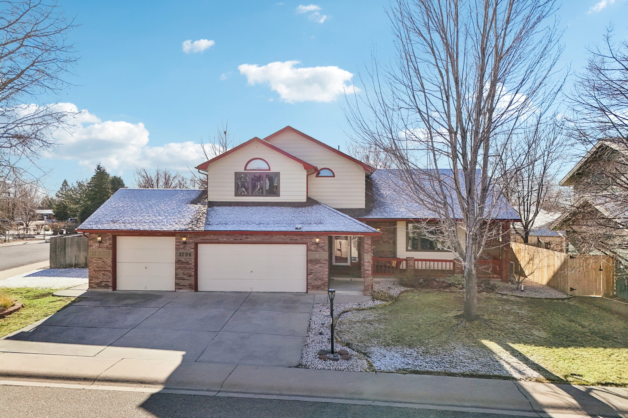 Larkspur Dr-S1203-049.jpg