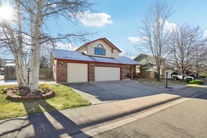 Larkspur Dr-S1203-002.jpg