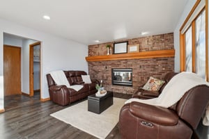 Larkspur Dr-S1203-010.jpg