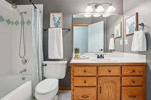 Larkspur Dr-S1203-025.jpg