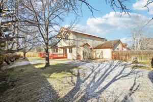 Larkspur Dr-S1203-046.jpg