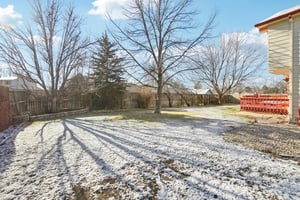 Larkspur Dr-S1203-047.jpg