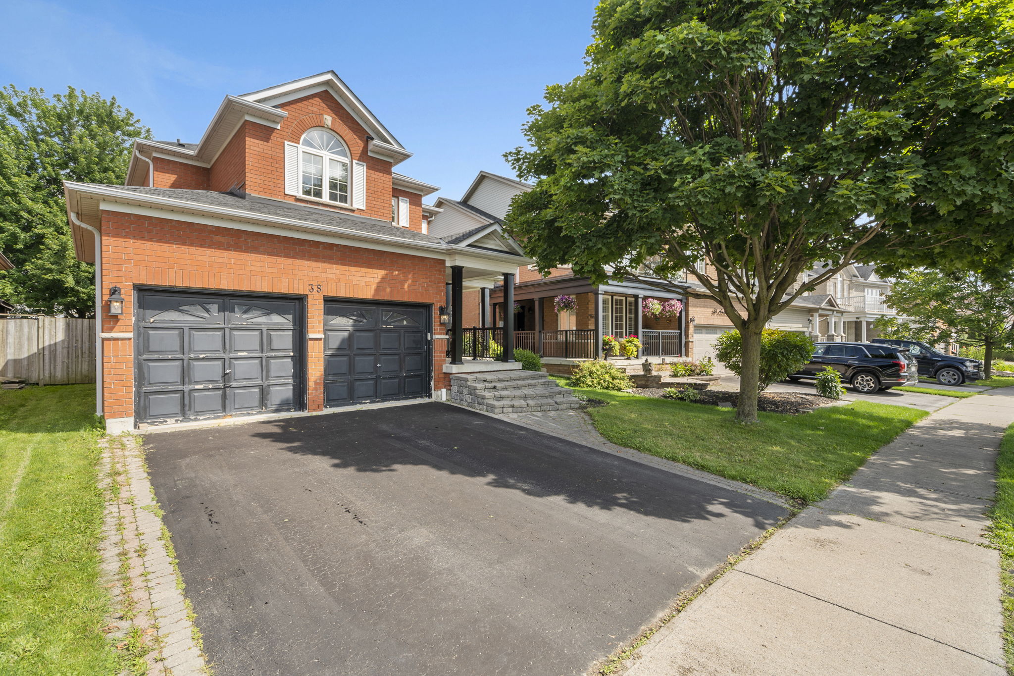 38 Amanda Ave Whitby, ON L1M 1K4