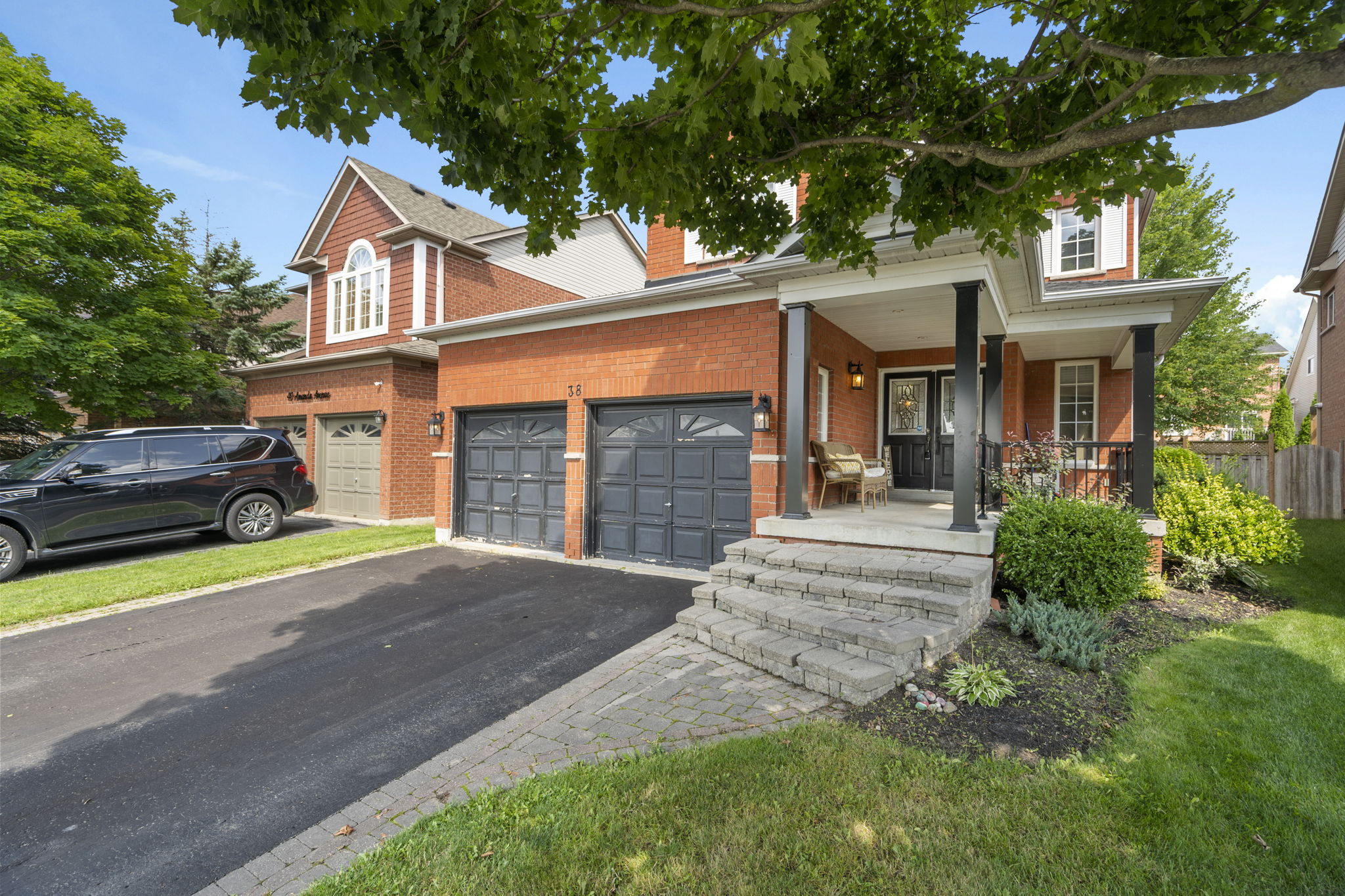 38 Amanda Ave Whitby, ON L1M 1K4