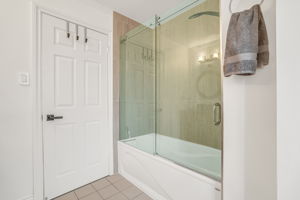 42-shared washroom2