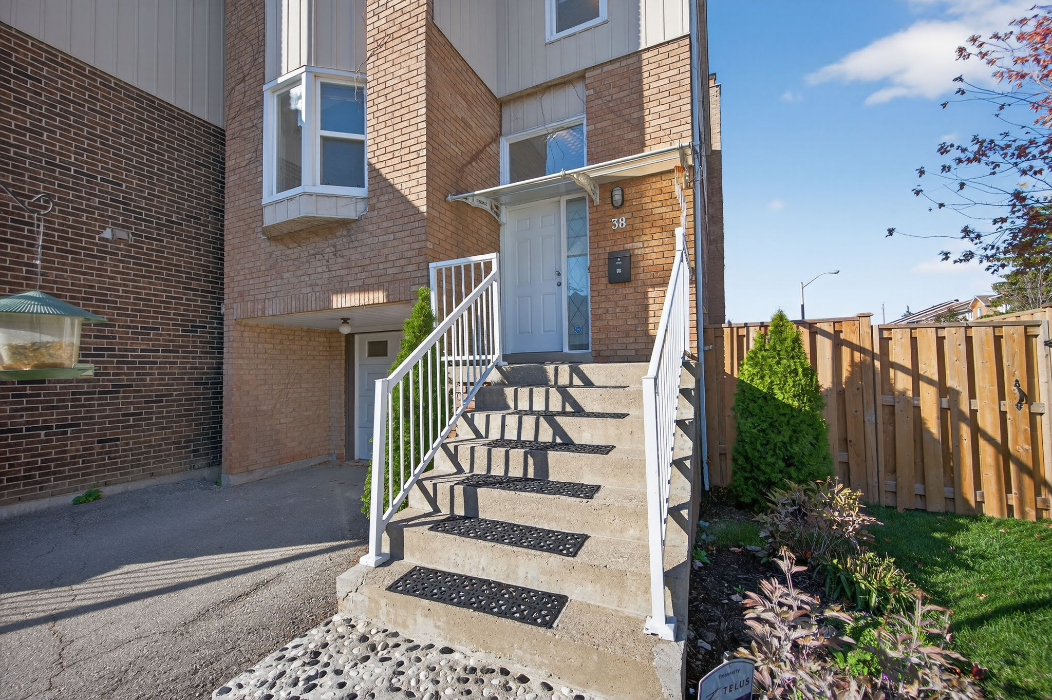 38 Carnival Ct Toronto, ON M2R 3T8