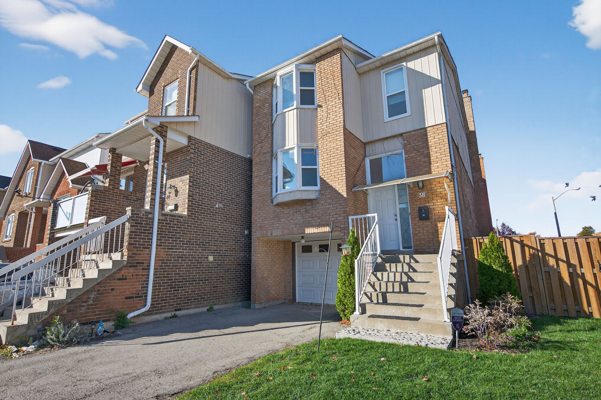 38 Carnival Ct Toronto, ON M2R 3T8