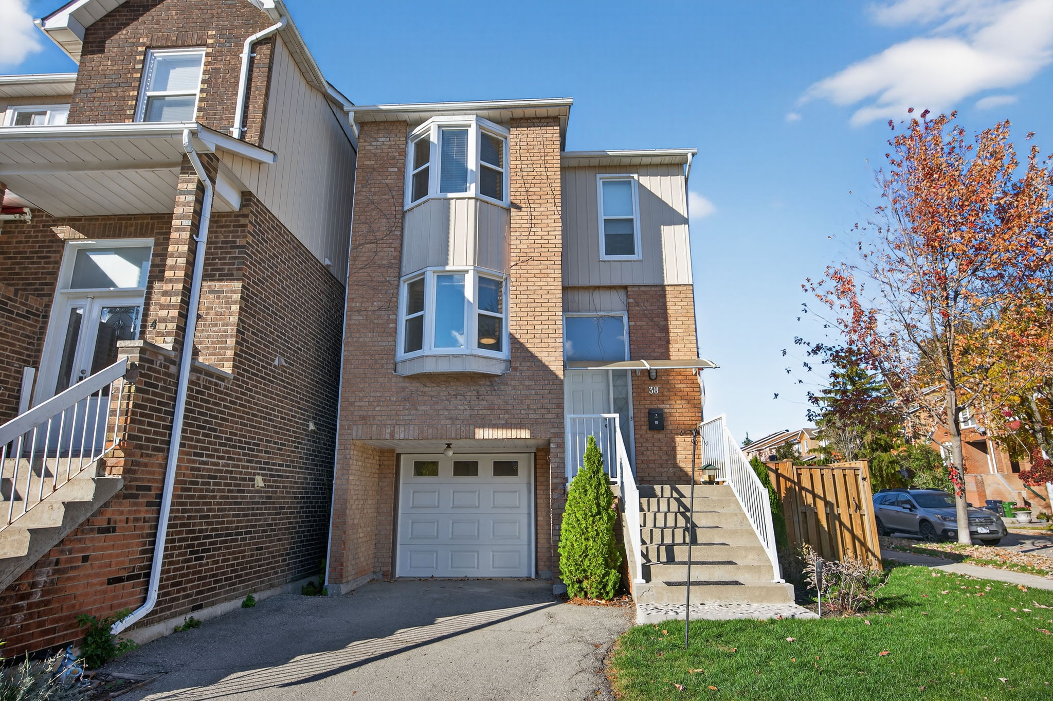 38 Carnival Ct Toronto, ON M2R 3T8