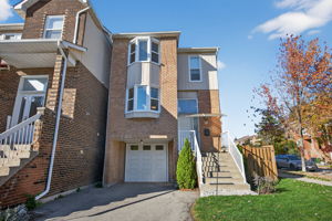 38 Carnival Ct, Toronto ON