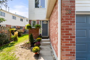 Front Porch/Entrance