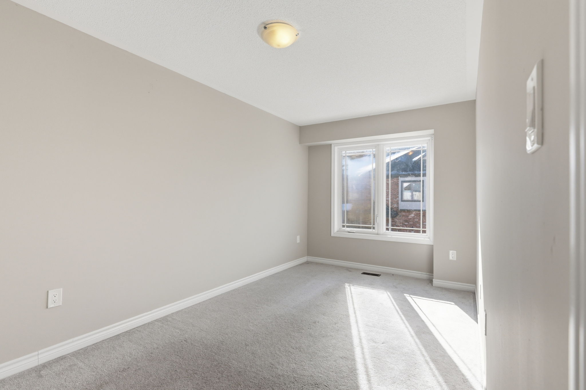 Barrie property showcase — delivered property photograph 18
