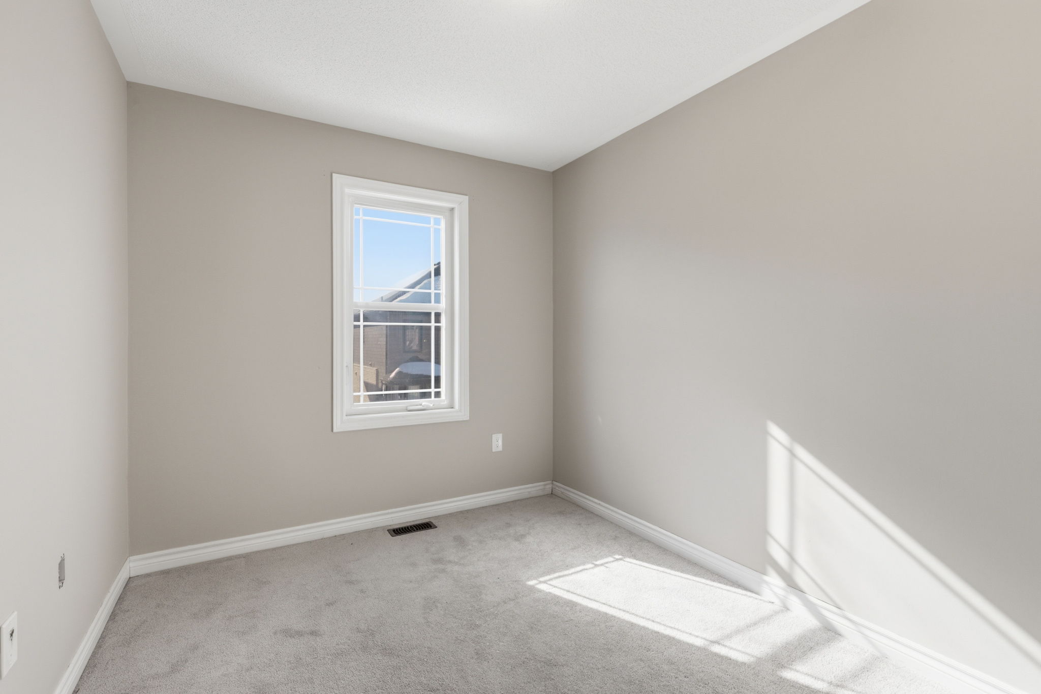 Barrie property showcase — delivered property photograph 20