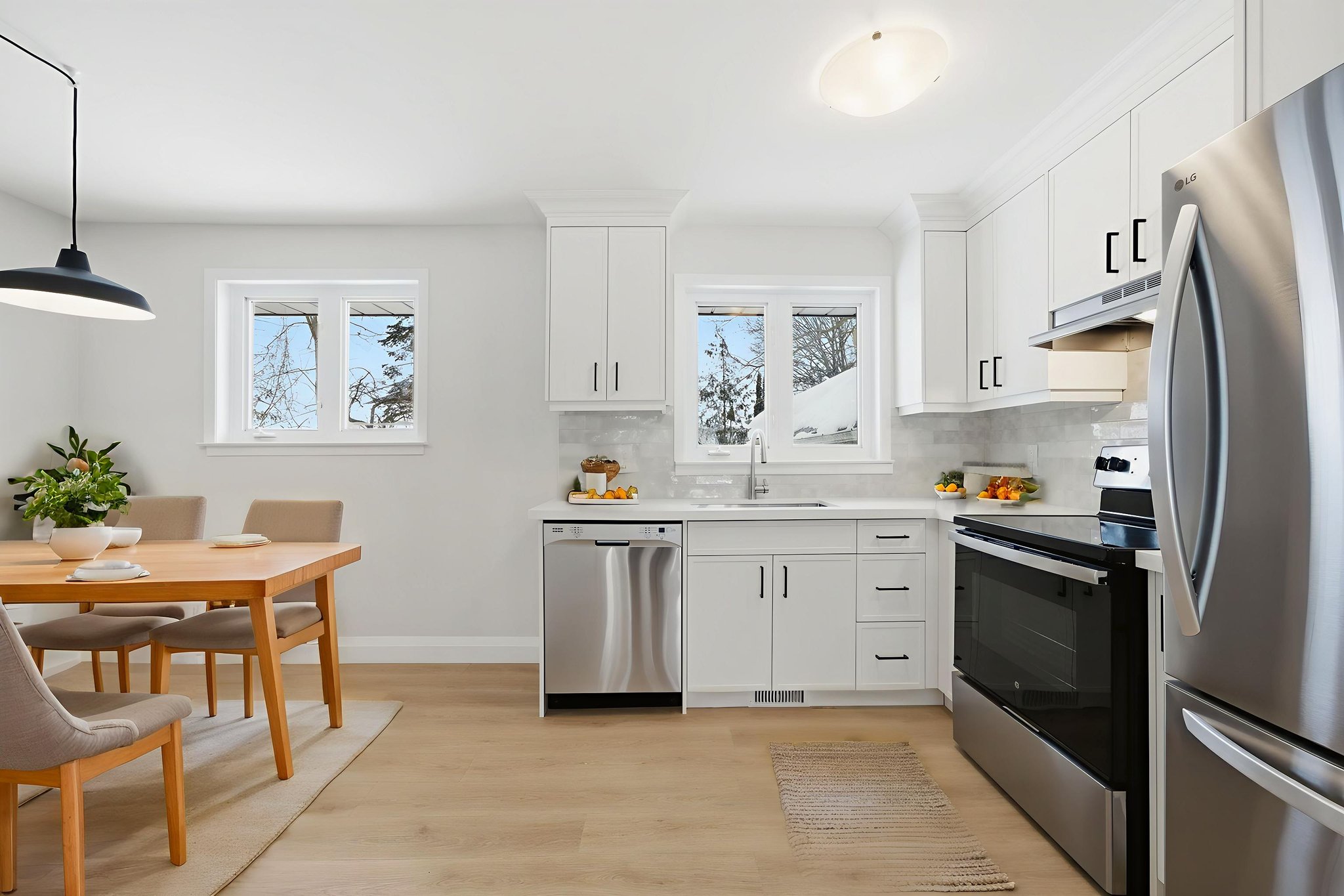 DSC03849 virtually staged.jpeg