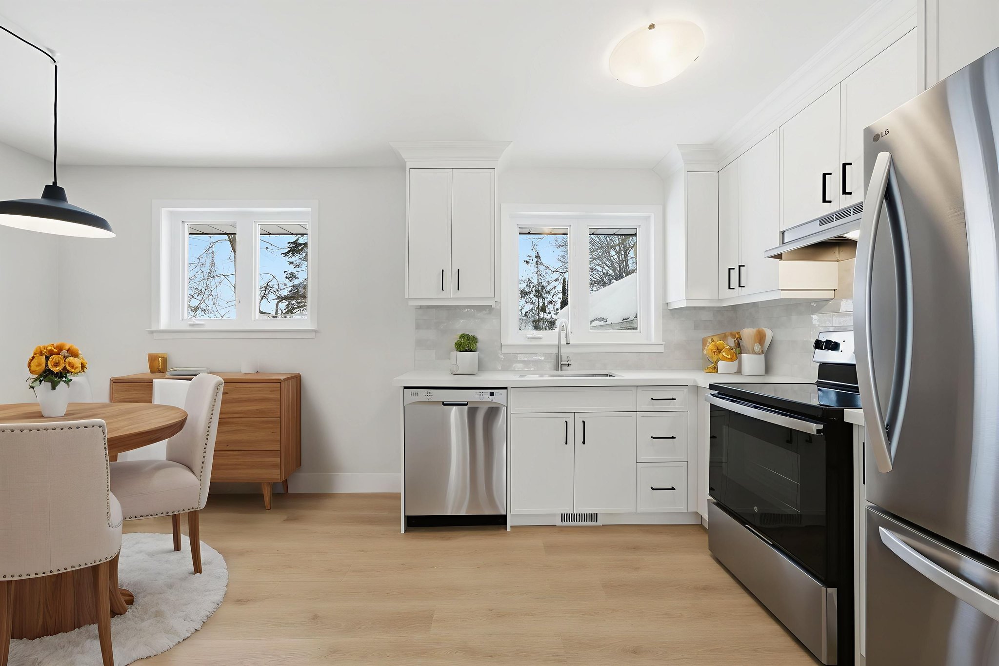 DSC03849 virtually staged.jpeg