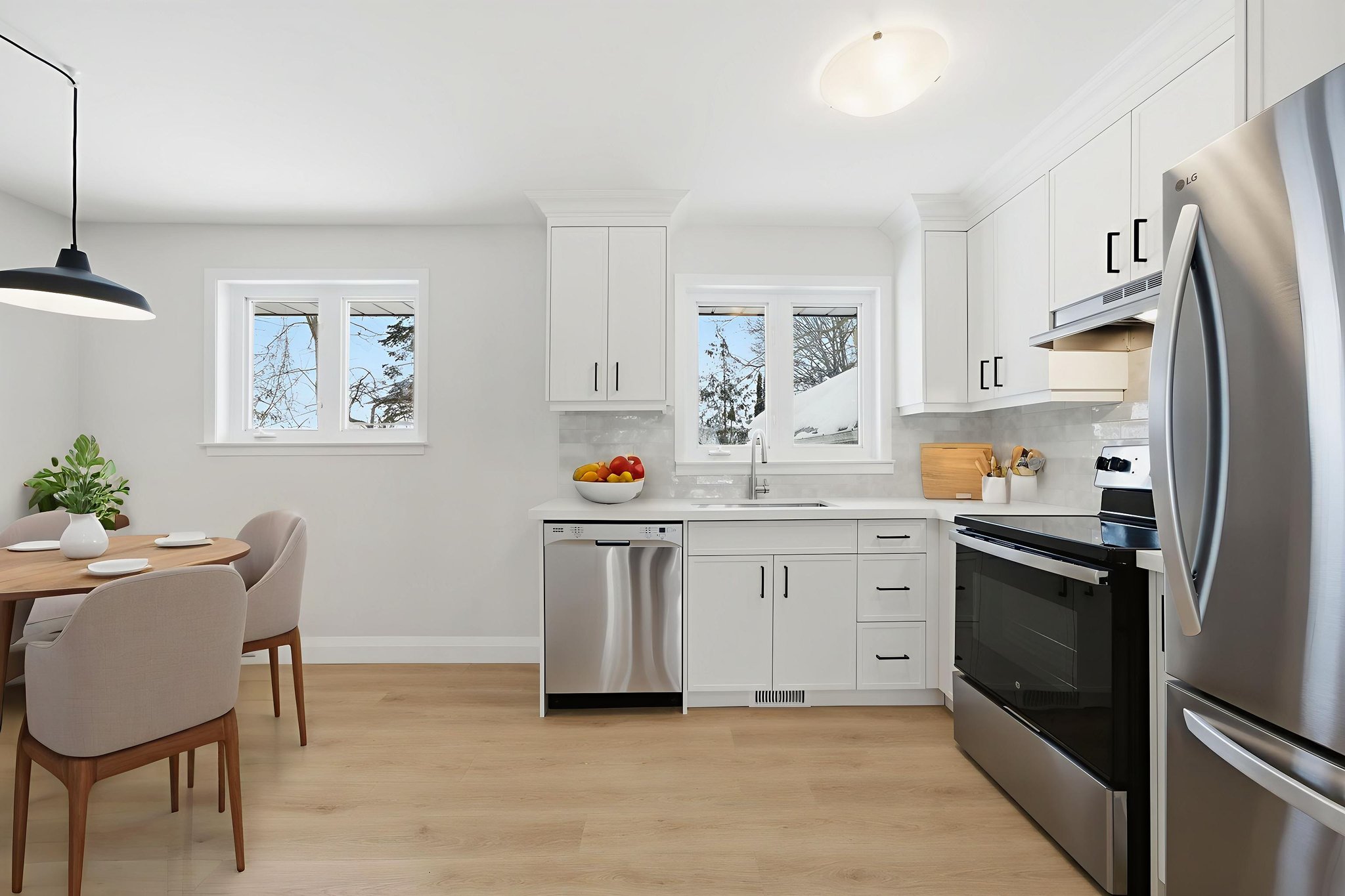 DSC03849 virtually staged.jpeg