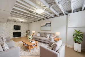 DSC03906 virtually staged.jpeg