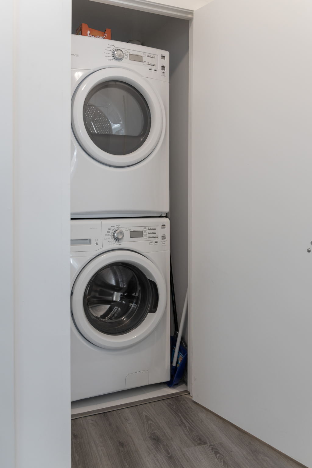 Toronto property showcase — delivered property photograph 25
