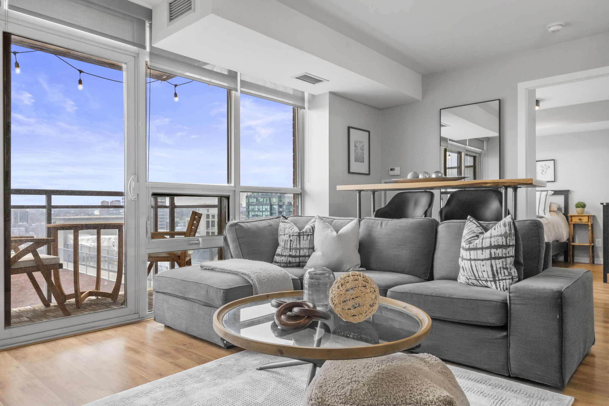 38 Joe Shuster Way Unit 1911 Toronto, ON M6K 0A5