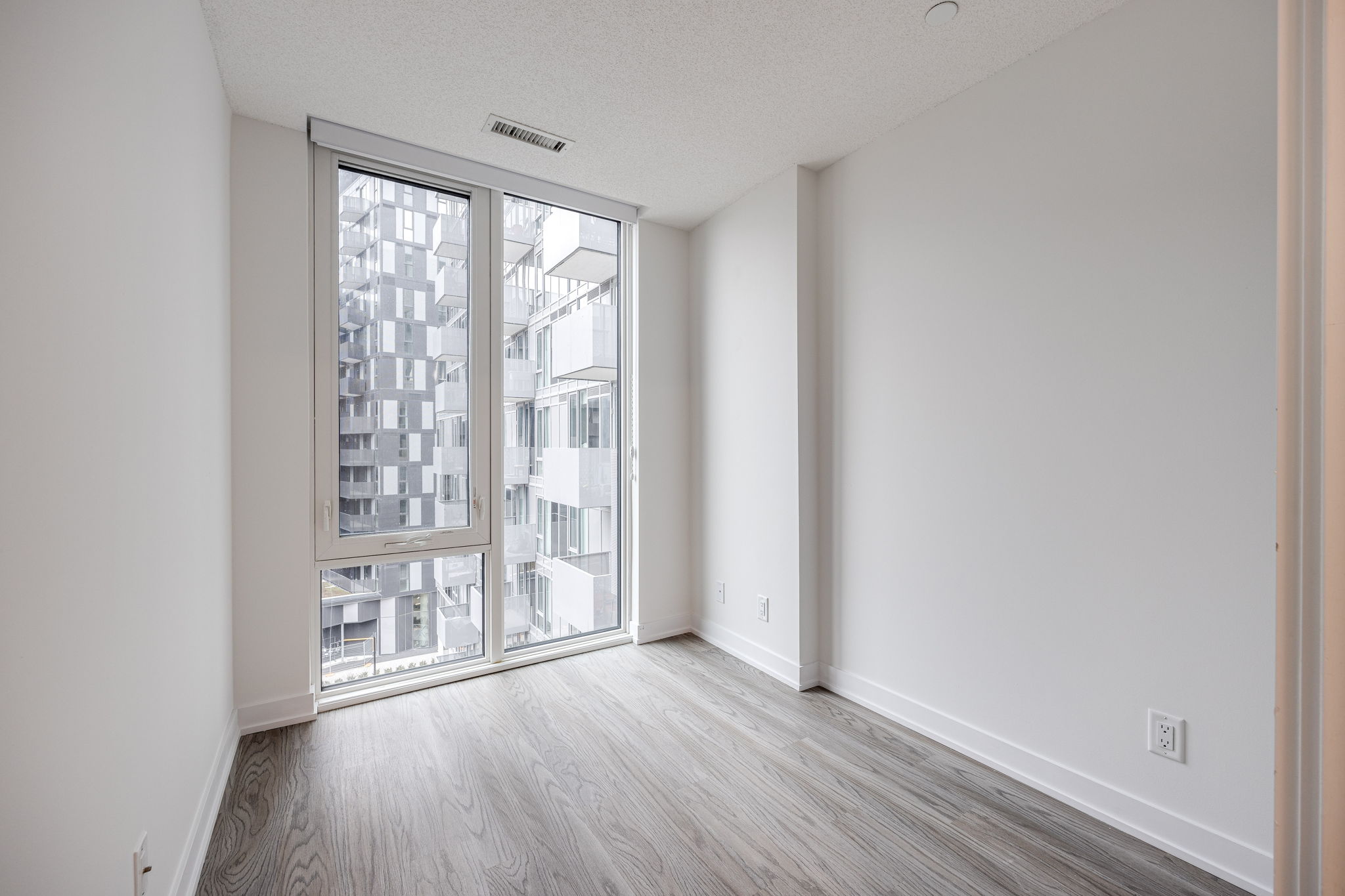 Toronto property showcase — delivered property photograph 18