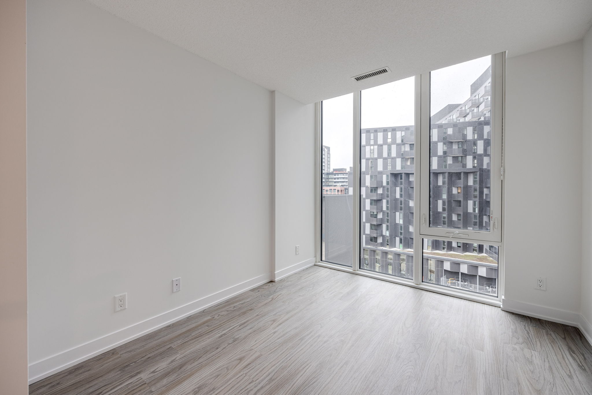 Toronto property showcase — delivered property photograph 16