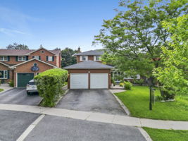 38 Robinson Crescent