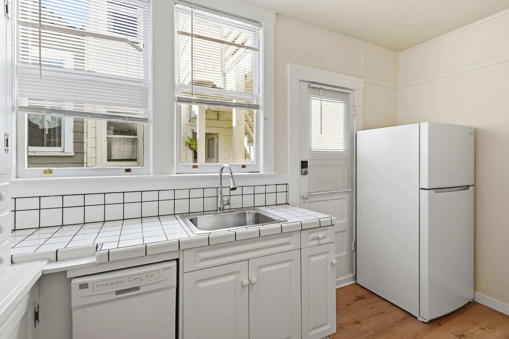 010_F8_380 29th St 2