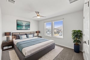 0M6A8306 virtually staged.jpeg