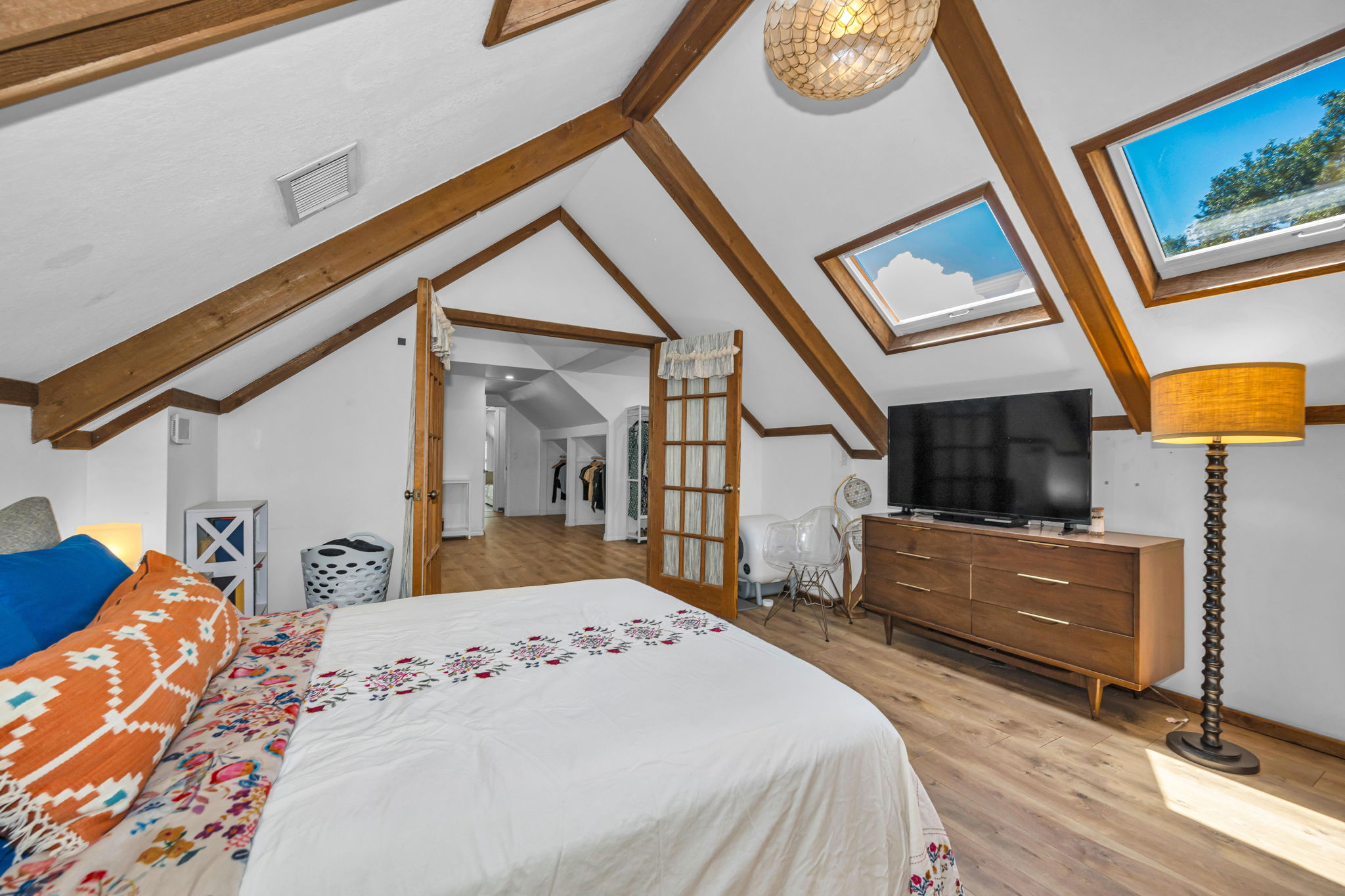 Upper Level Primary Bedroom 1e