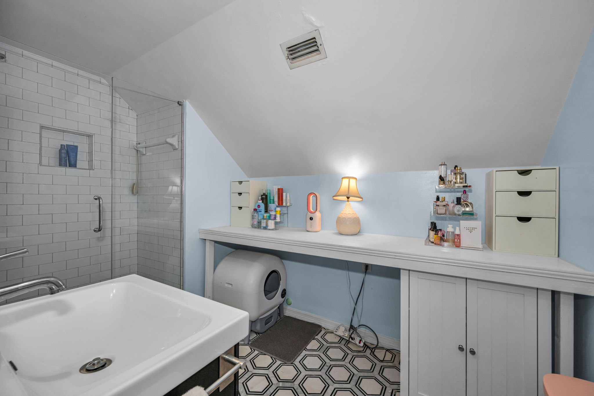 Upper Level Bathroom 1a